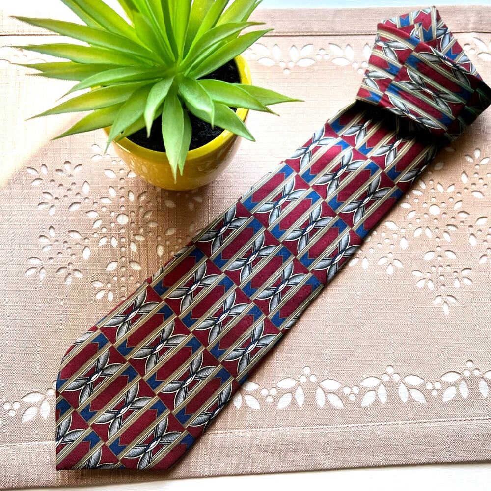 Henry Grethel Maroon Geometric Pattern Vintage Silk Career Necktie